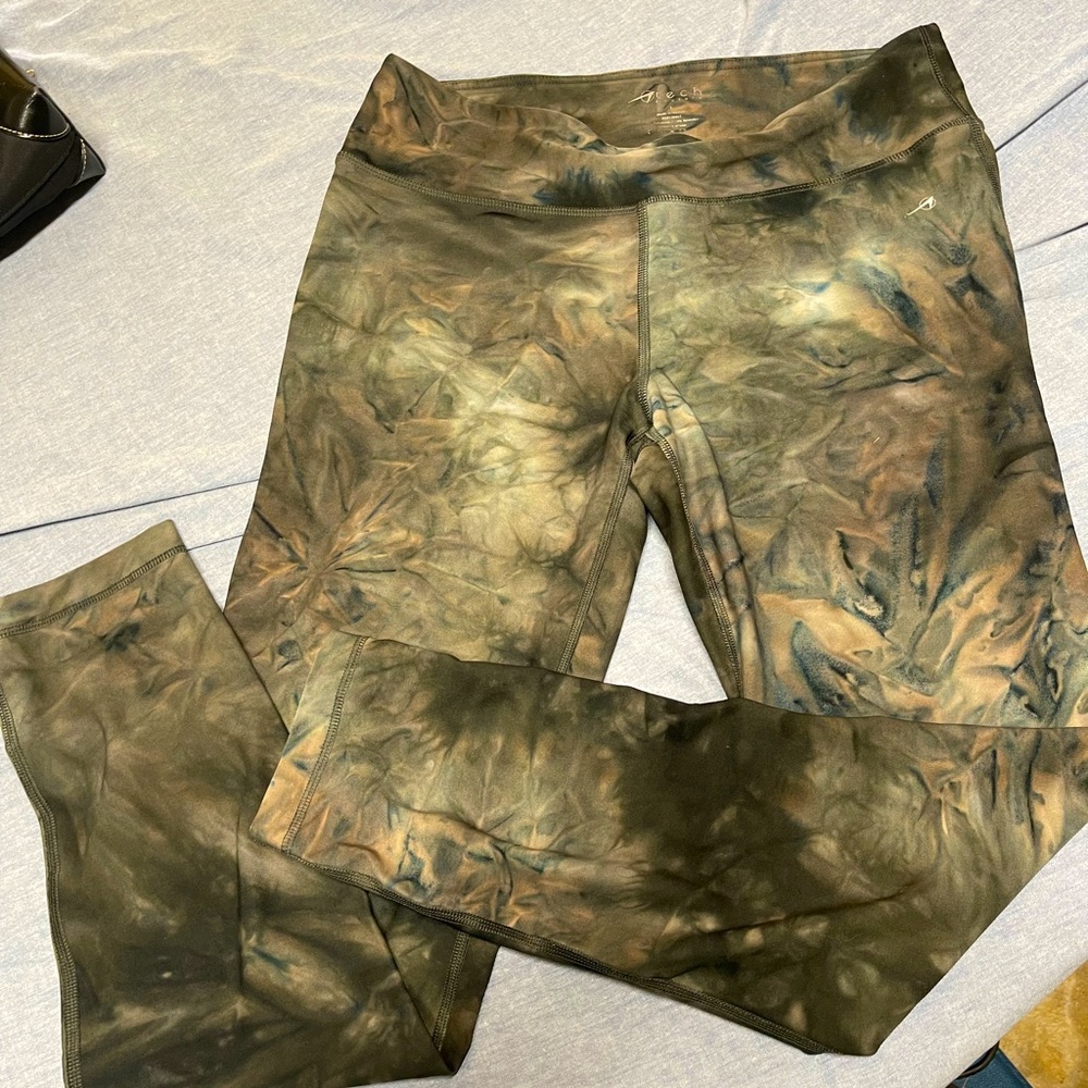 Tech Couture camo tye dye leggings
